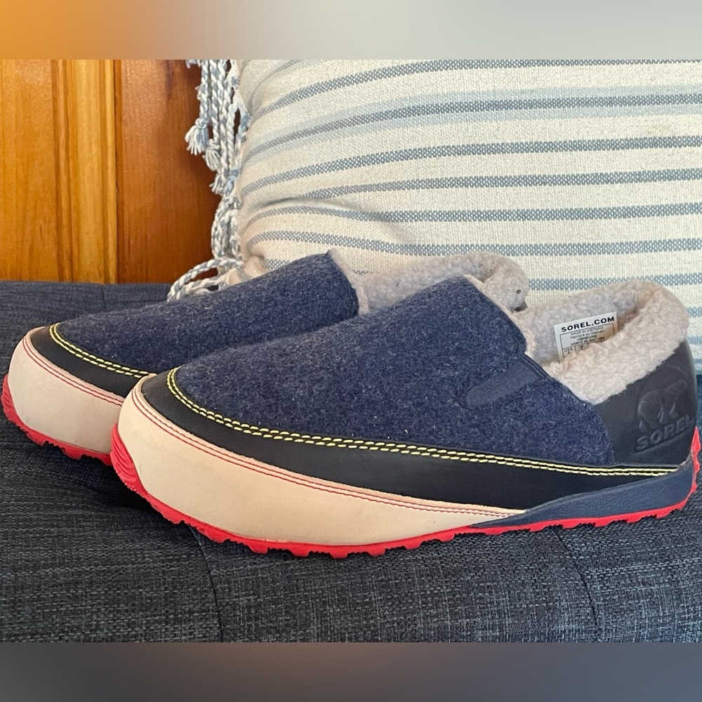 Must have Sorel Mackenzie Snow Slip Ons!